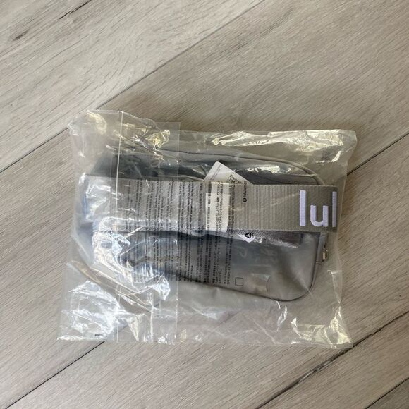 Lululemon Everywhere Belt Bag 1L Ripstop New With Tags - Picture 3 of 4